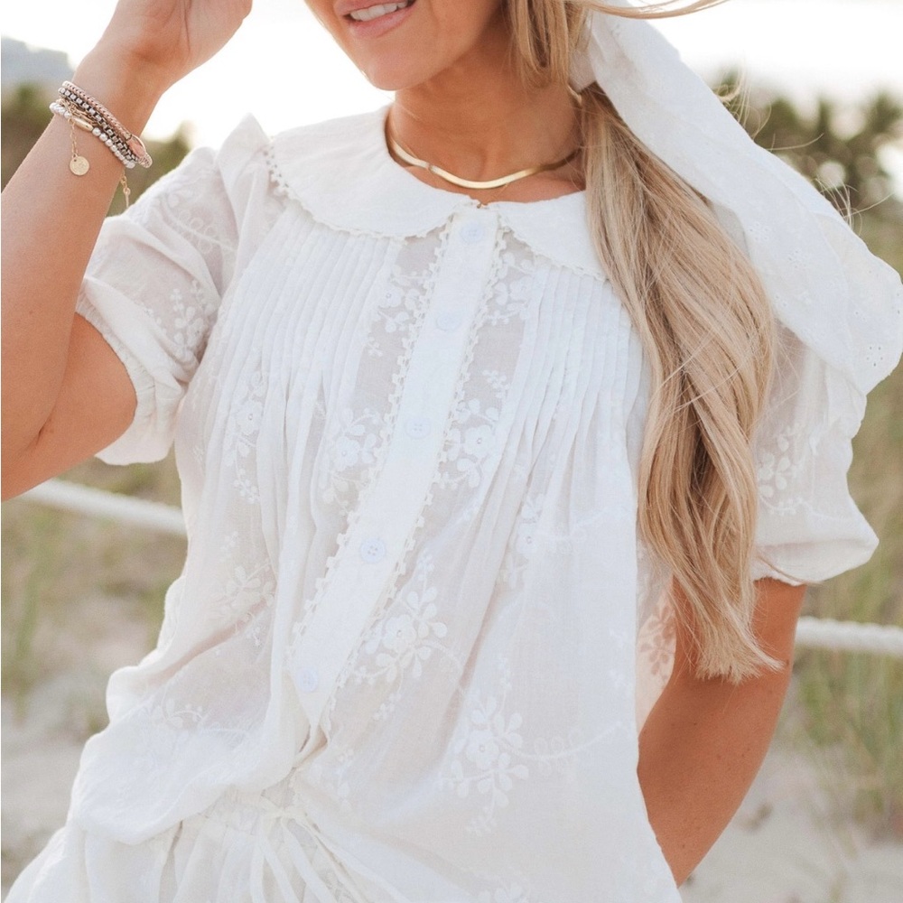 Ivy City Co White Flutter Sleeve Betty Blouse with Peter Pan Collar New